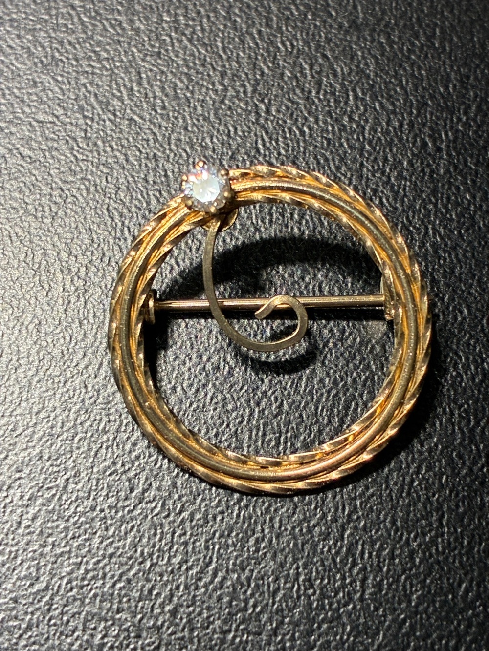 Vintage Gold-Tone Circular Brooch with Clear Stone Accent